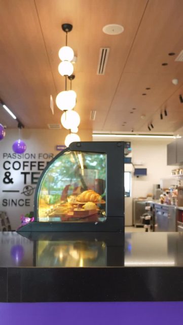 The perfect holiday treat☕️💜 Felices fiestas! Te esperamos hoy 24, mañana 25, 31 y 1, horarios especiales en historias y destacadas✨
#coffeebean #panama #happyholidays #coffeelovers #christmas